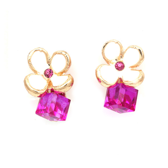 White flower with pink crystal cube gold-tone clip on earrings